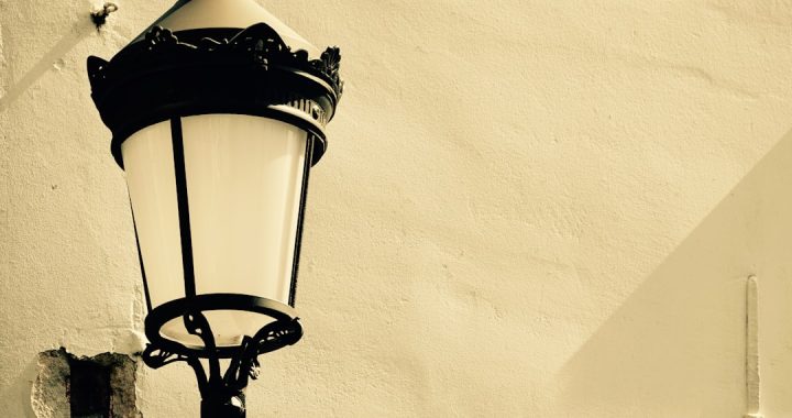 Photo Iron lamp